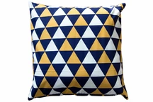 Dekoratives Kissen 45x45 MARINEGELBE DREIECKE