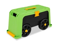 Ein Hocker, eine Gartenkniebank auf Rädern mit einem Staufach