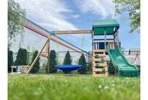 Kinderspielplatz aus Holz mit Türmchen Buckley Hill