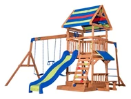 Spielplatz mit Schaukeln und einer Northbrook-Rutsche