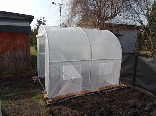 Weißer Kunststofftunnel 2x2,5m Garden Point