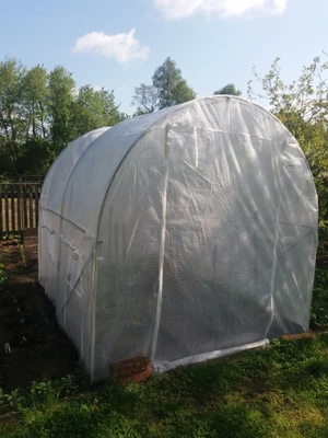 Weißer Kunststofftunnel 2x2,5m Garden Point